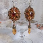 BO Harmony Ambre brodées avec des Cristaux de Swarovski, des cabochons en verre de bohème des années 1960, des mini-gouttes, des rocailles et des crochets d'oreilles en Gold Filled 14 carats